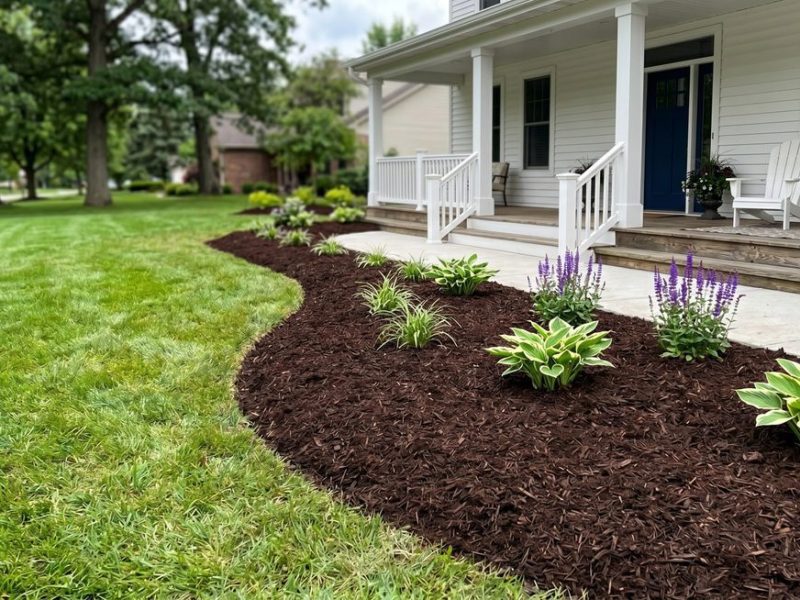 oakland-and-macomb-county-mulch-installation-services-5.jpg